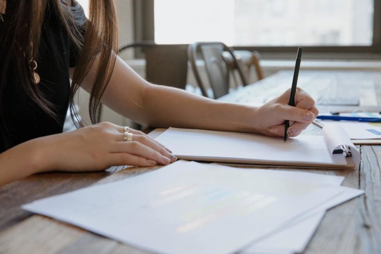 The Importance Of A Bachelor Thesis Writing Service For Academic Success