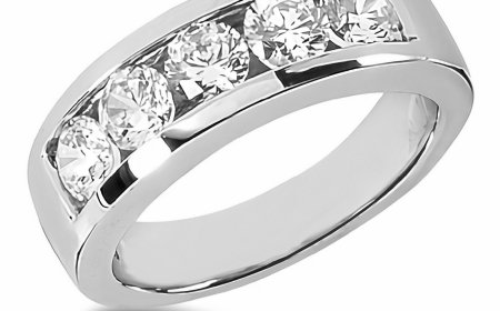 How to Design Your Own Custom Diamond Engagement Ring