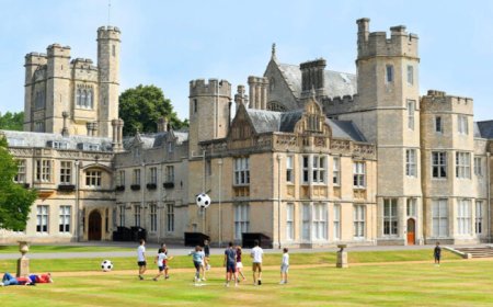 Live the London Life While You Learn This Summer